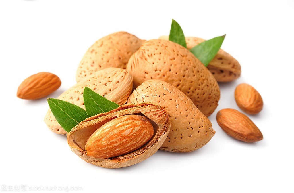 杏仁堅(jiān)果的葉子與果實(shí) 自然共生的綠色饋贈(zèng)